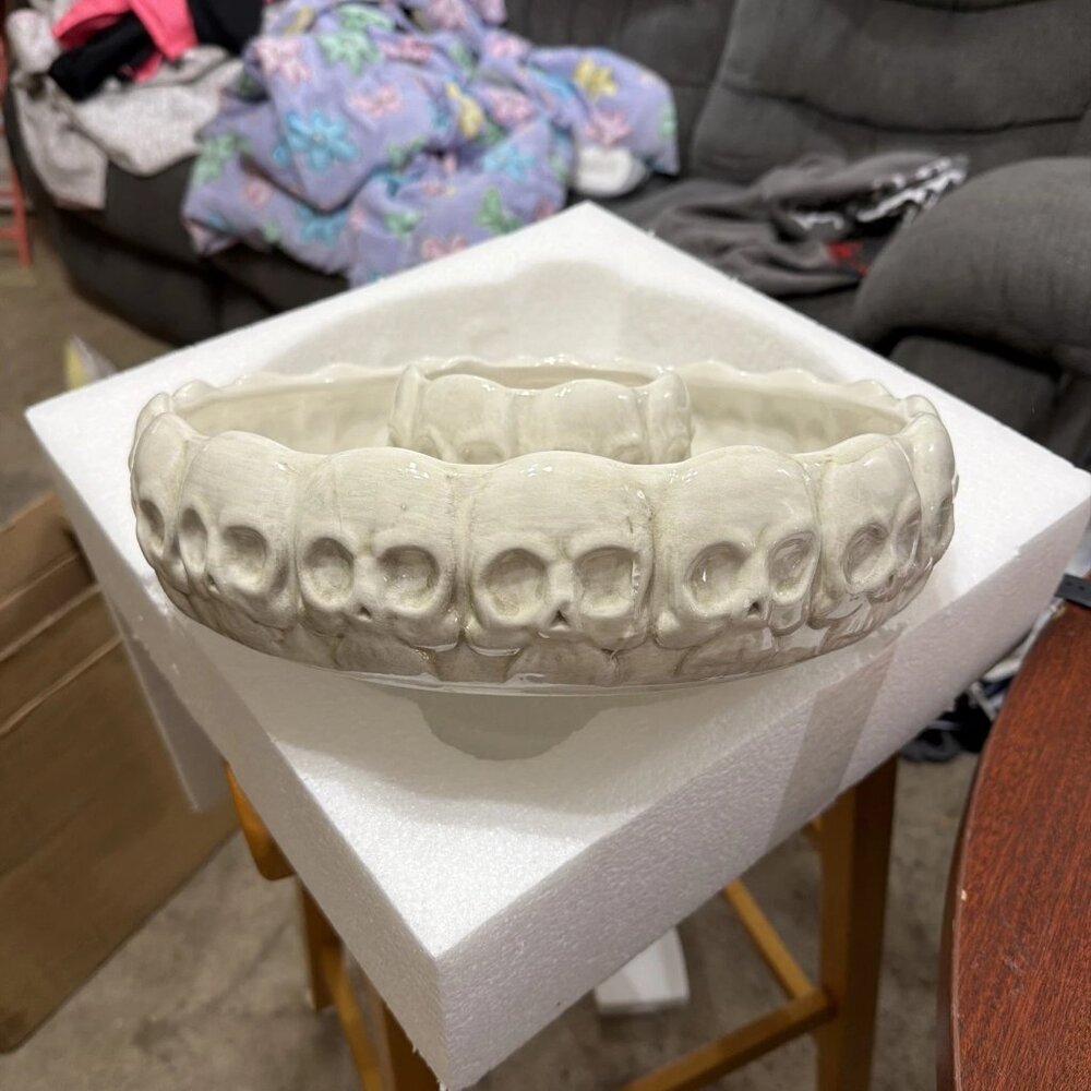 UPDATED - Arlington Designs 13x2.5 Skull Chip And Dip Plate - NIB ๐โ ๏ธ๐โ ๏ธ - Picture 4 of 8